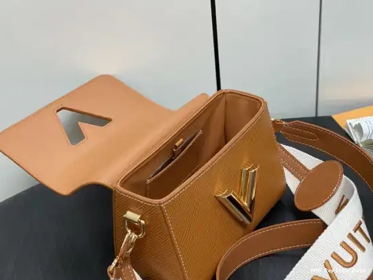 Aaa replica ru VUITTON TWIST LOUIS MM-23*17*9.5CM 0523